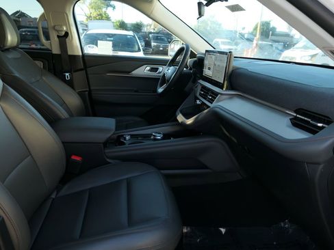 Used 2025 Ford Explorer Active w/ Active Comfort Package image 27