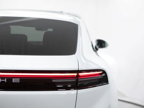 New 2026 Porsche Macan Electric RWD image 21