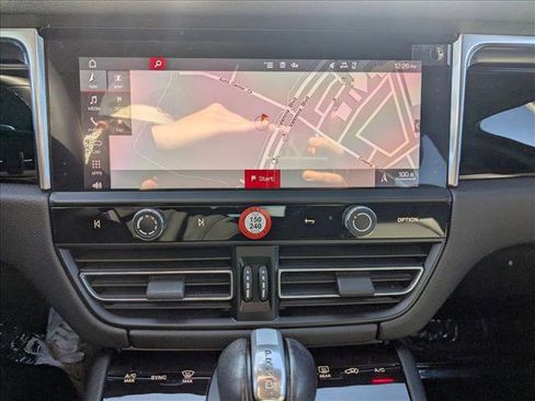 Used 2024 Porsche Macan image 17