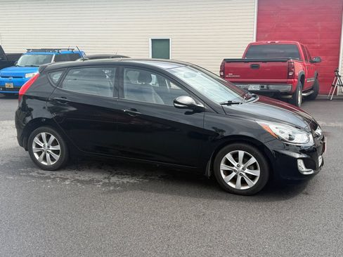 Used 2013 Hyundai Accent SE FWD image 4