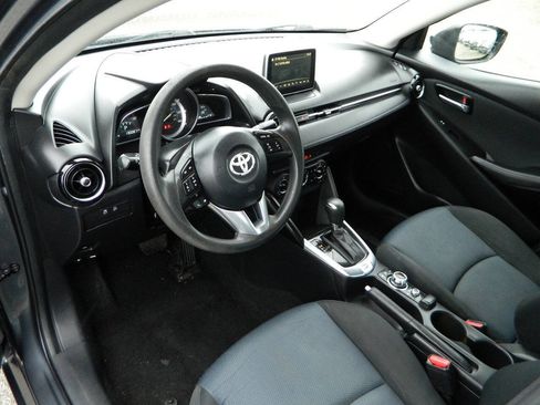 Used 2017 Toyota Yaris iA image 11