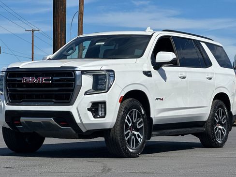 Used 2024 GMC Yukon AT4 w/ Technology Package AWD/4WD image 8