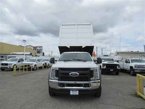 Used 2017 Ford F550 2WD Regular Cab Super Duty image 5