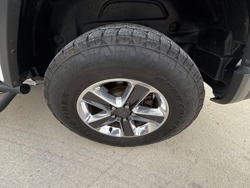 Used 2019 Jeep Wrangler Unlimited Sahara image 24