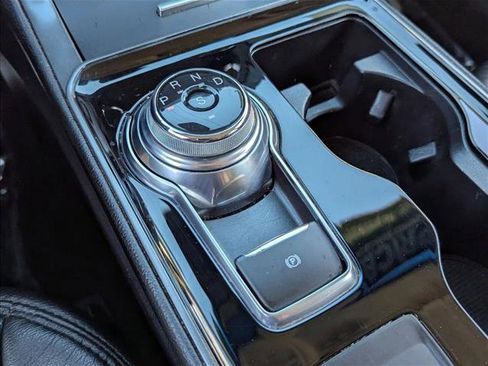 Used 2019 Ford Edge SE image 12