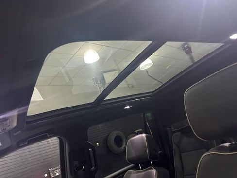 Used 2023 GMC Yukon XL SLT w/ SLT Premium Package image 29