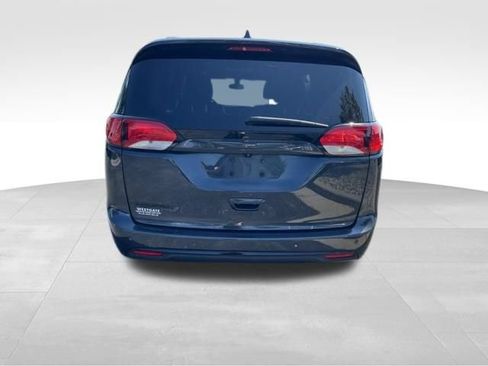 Used 2019 Chrysler Pacifica Touring Plus w/ S Appearance Package FWD image 6