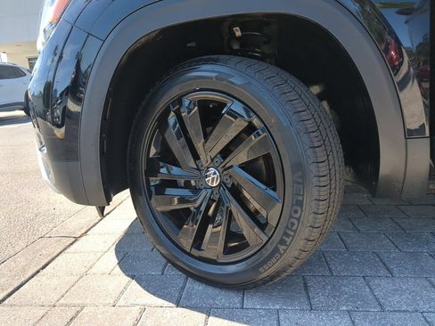 Certified 2022 Volkswagen Atlas Cross Sport SE AWD/4WD image 35