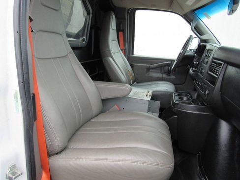 Used 2018 Chevrolet Express 2500 w/ Driver Convenience Package RWD image 14