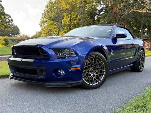 Used 2014 Ford Mustang Shelby GT500 w/ Equipment Group 821A RWD image 2