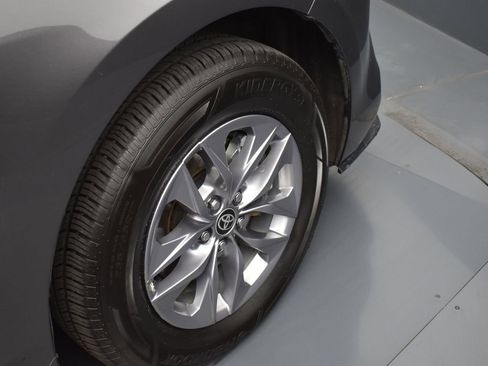 Used 2024 Toyota Sienna LE image 27