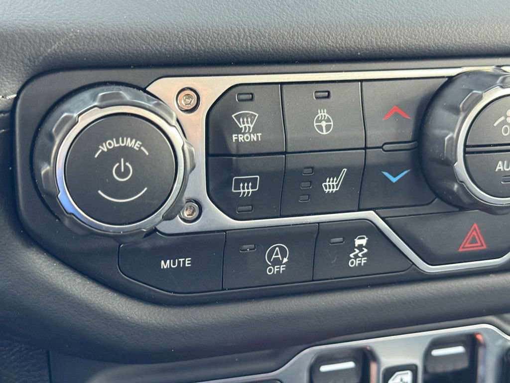 Used 2026 Jeep Wrangler Unlimited Sahara AWD/4WD image 19
