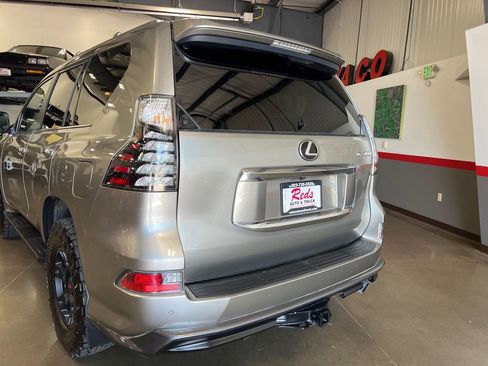 Used 2023 Lexus GX 460 Premium image 44