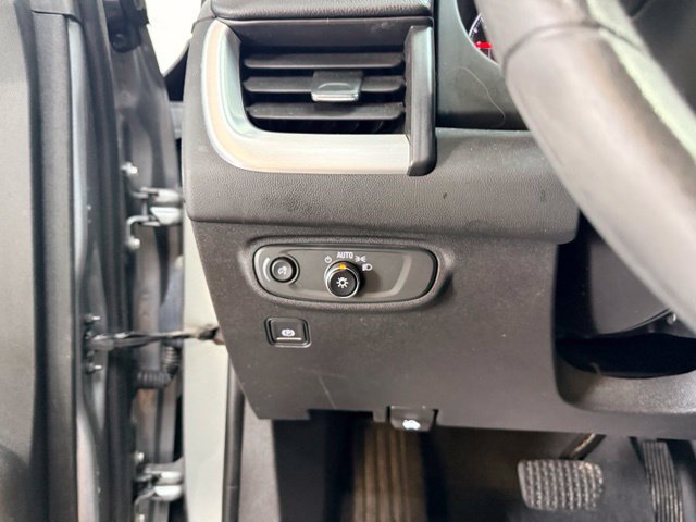Used 2023 GMC Terrain SLE w/ Driver Convenience Package FWD image 16