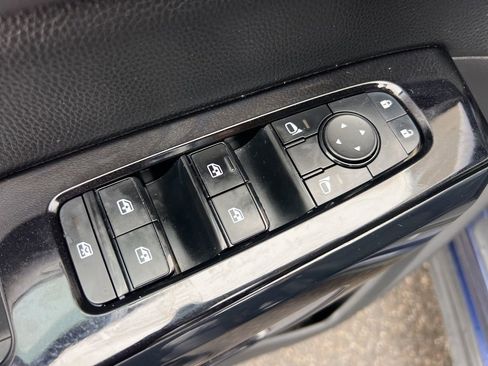 Used 2022 Nissan Pathfinder SV image 10