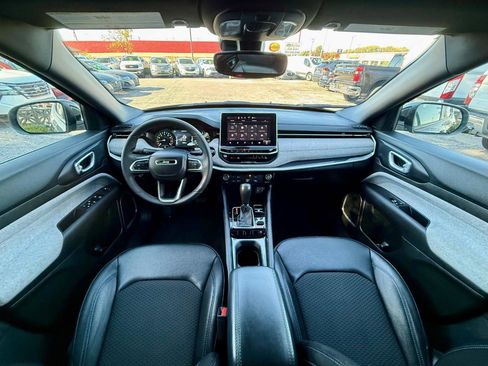 Used 2024 Jeep Compass Latitude image 24