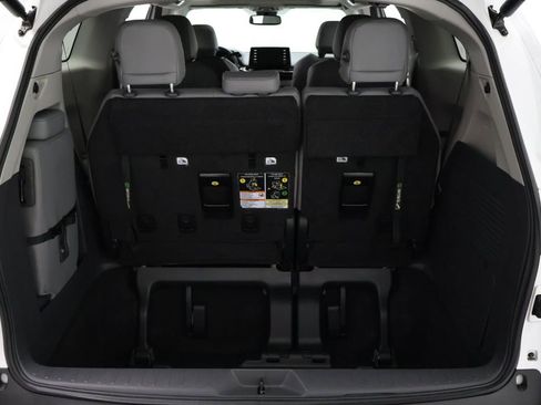 Used 2024 Toyota Sienna XLE image 21