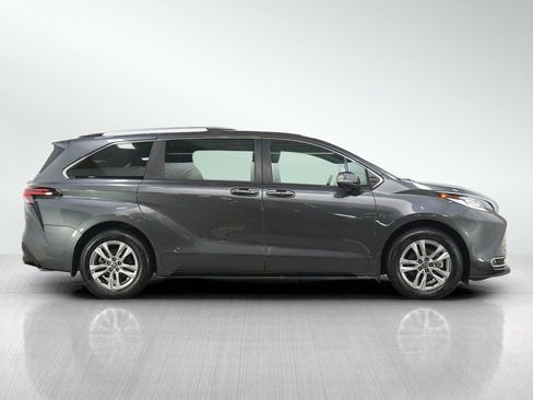 Used 2025 Toyota Sienna Limited AWD/4WD image 6