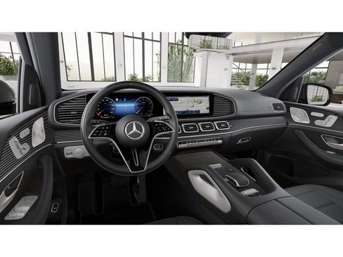 Used 2024 Mercedes-Benz GLS 450 4MATIC image 3