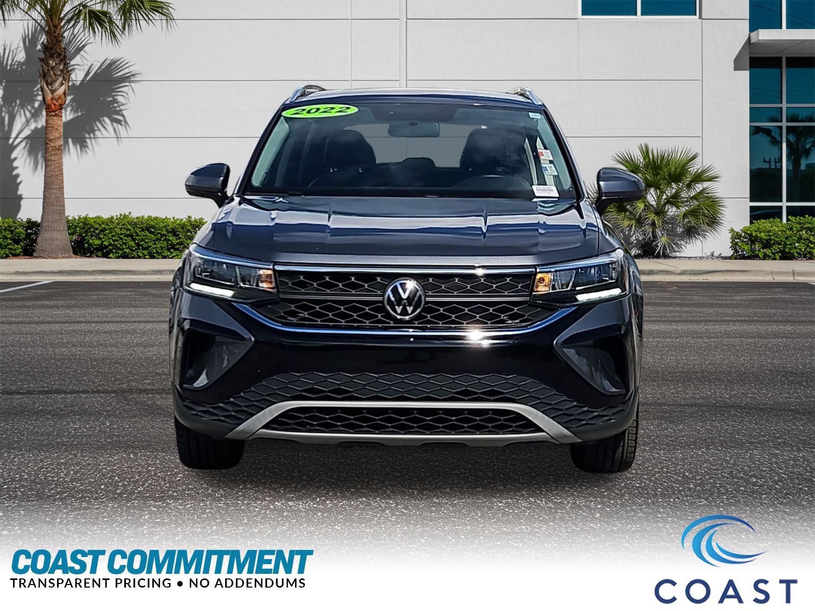 Used 2022 Volkswagen Taos SE FWD image 2