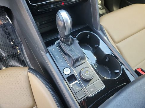 Used 2023 Volkswagen Atlas Cross Sport SE w/ Black Wheel Package image 25