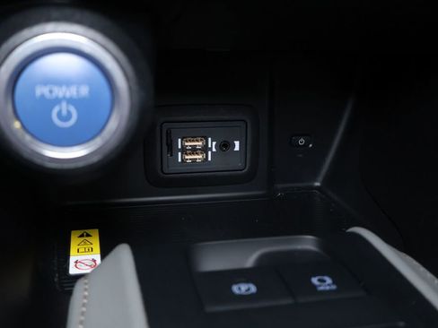 Used 2022 Toyota Venza LE image 30