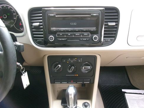 Used 2014 Volkswagen Beetle 1.8T FWD image 18