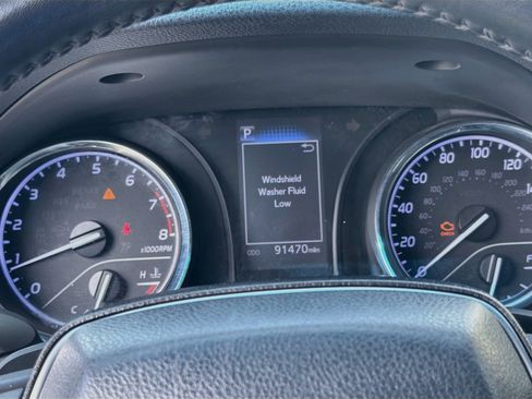 Used 2019 Toyota Camry SE FWD image 9