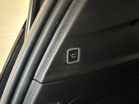 Used 2020 Chrysler Pacifica Limited FWD image 8