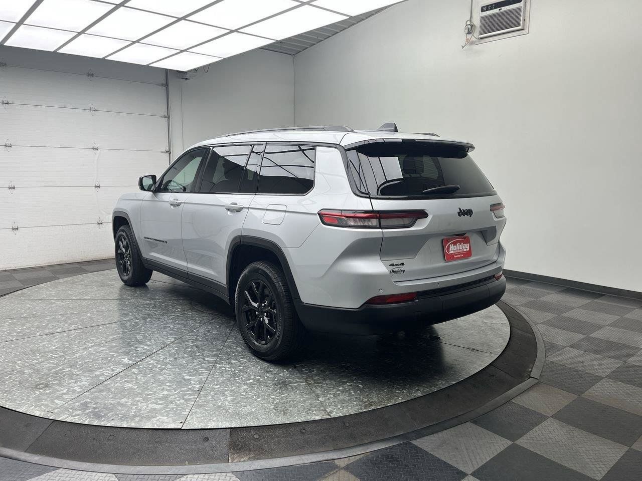 Used 2025 Jeep Grand Cherokee L Altitude AWD/4WD image 34