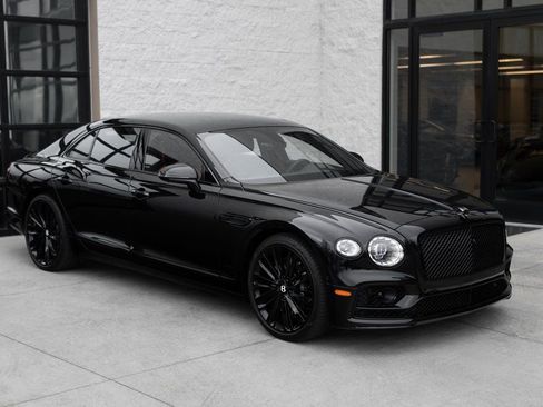 Used 2024 Bentley Flying Spur W12 image 11