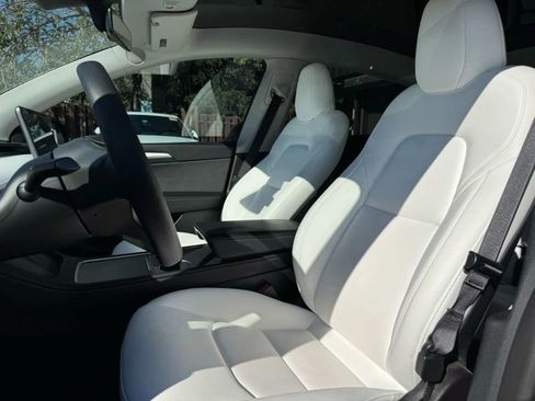 Used 2023 Tesla Model Y Long Range image 14