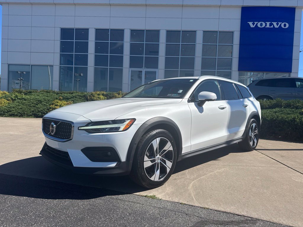 Used 2024 Volvo V60 B5 Cross Country Plus w/ Protection Package Premier AWD/4WD image 47