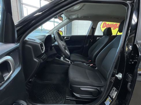 Used 2021 Hyundai Venue SE image 11