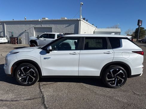 New 2025 Mitsubishi Outlander SE image 4