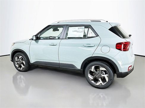 Used 2025 Hyundai Venue SEL image 4