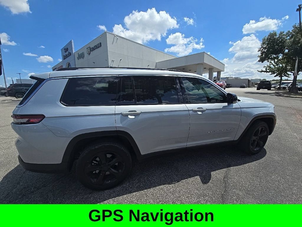 Used 2021 Jeep Grand Cherokee L Limited RWD image 2