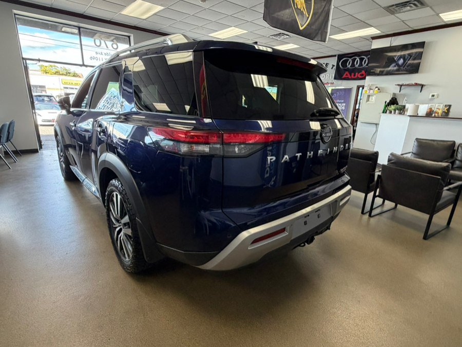 Used 2022 Nissan Pathfinder Platinum AWD/4WD image 12