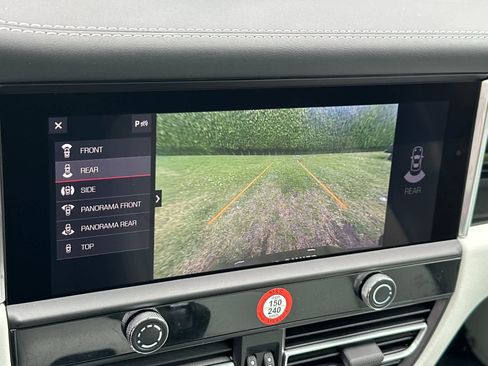 Certified 2025 Porsche Macan AWD/4WD image 22