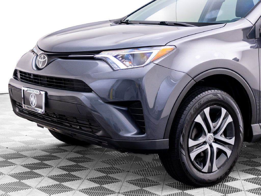 Used 2018 Toyota RAV4 LE FWD image 34
