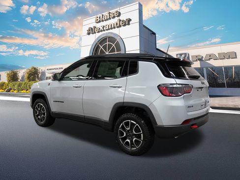 New 2026 Jeep Compass Trailhawk w/ Sun, Sound & Navigation Group image 9