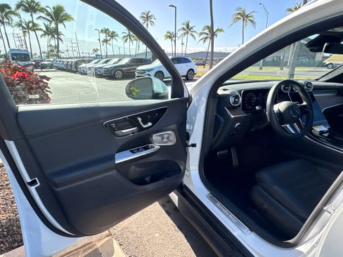 Used 2025 Mercedes-Benz GLC 300 image 12