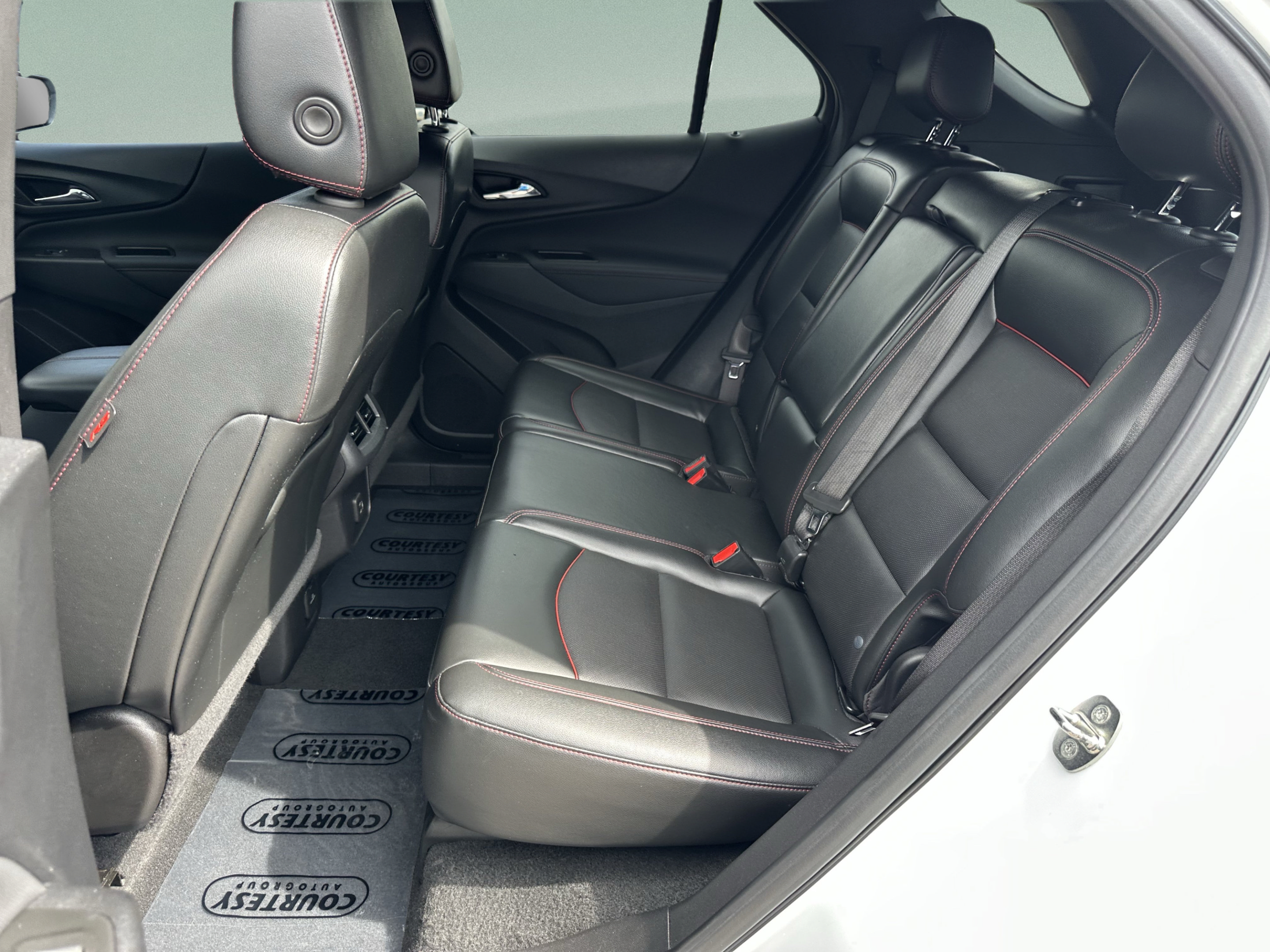 Used 2023 Chevrolet Equinox RS w/ RS Leather Package FWD image 16