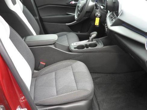 Used 2024 Chevrolet Trax LS w/ LS Convenience Package FWD image 19