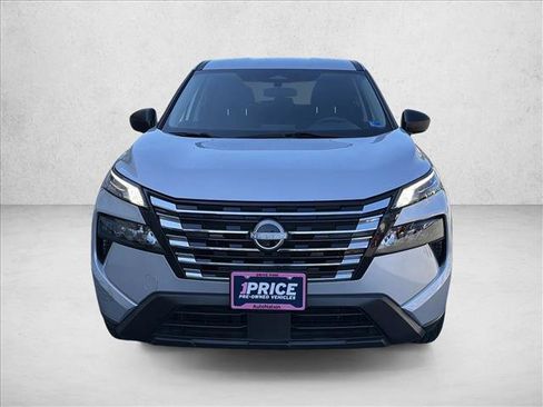 Used 2024 Nissan Rogue S FWD image 2