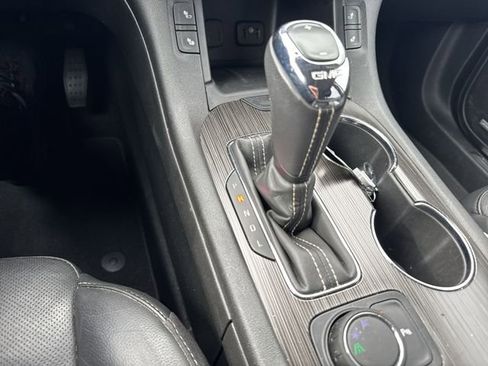 Used 2019 GMC Acadia SLT image 17