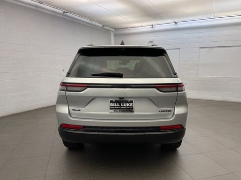 New 2025 Jeep Grand Cherokee Limited w/ Luxury Tech Group II image 4