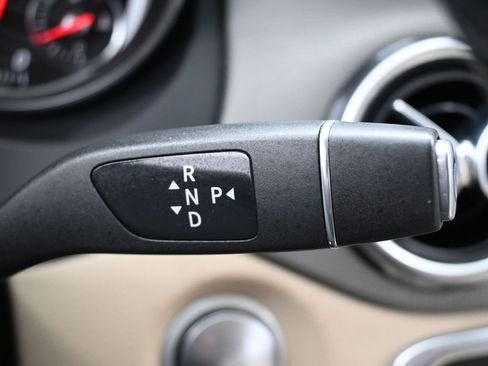 Used 2018 Mercedes-Benz GLA 250 image 17