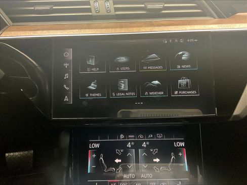 Used 2023 Audi e-tron Premium w/ Convenience Plus Package AWD/4WD image 8