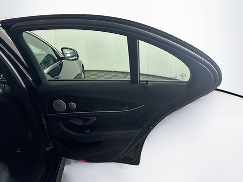 Used 2018 Mercedes-Benz E 300 image 33